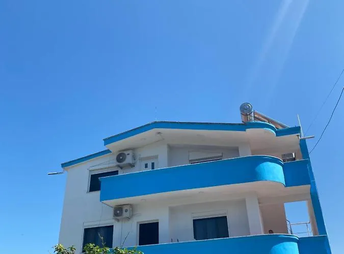 White & Blue Apartment's גולם