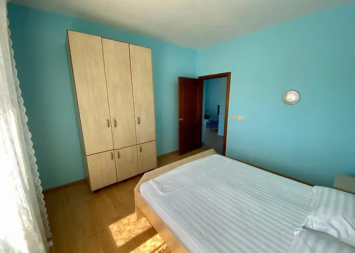 דירה White & Blue Apartment's גולם