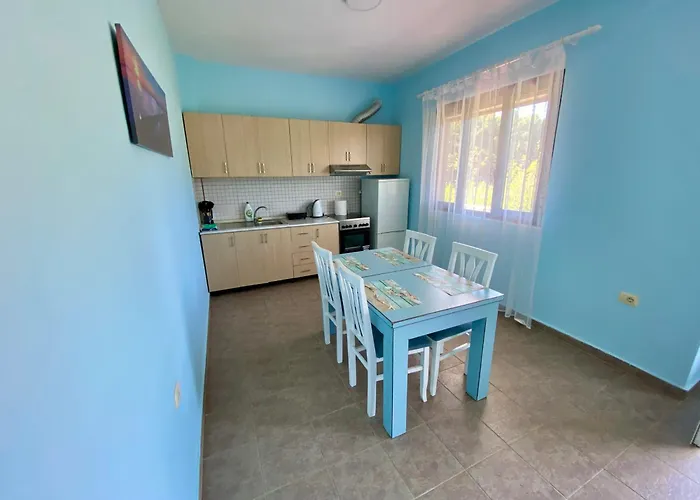 White & Blue Apartment's גולם