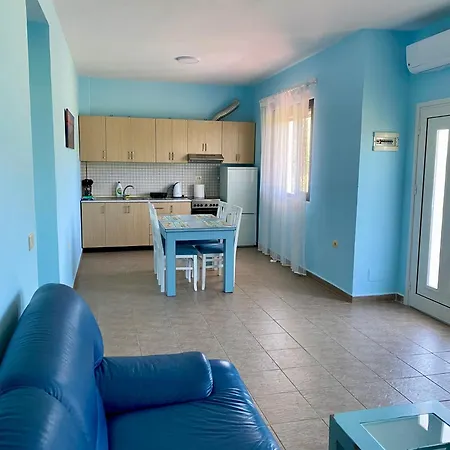 White & Blue Apartment's 골렘